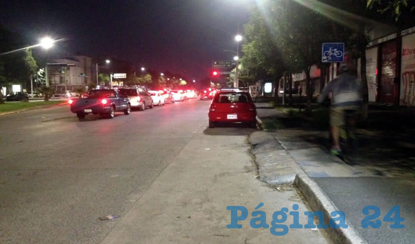 La avenida Niños Héroes en Guadalajara se ha convertido en una vía oscura que constantemente causa problemas de inseguridad/Foto: Archivo Página 24