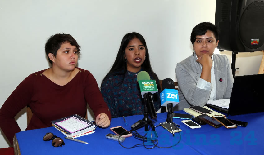 Rueda de prensa de organizadoras de la marcha (Foto: Eddylberto Luévano Santillán)