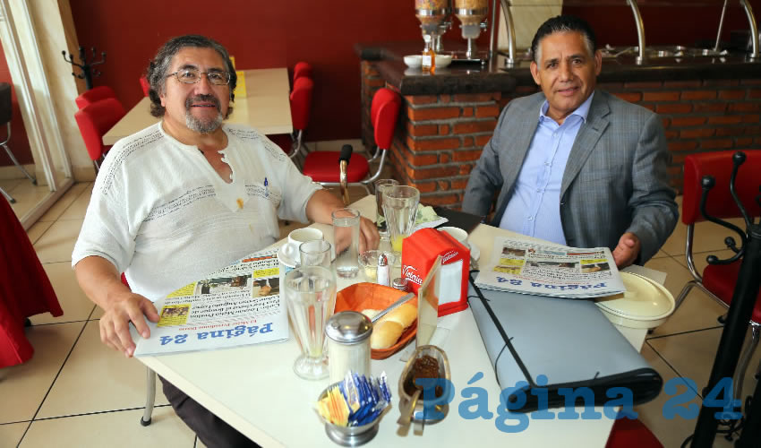 En el restaurante Mitla desayunaron Rodolfo Velasco Ram&iacute;rez, secretario de elecciones y representante estatal de Movimiento Ciudadano (MC) ante el INE; y Juan Manuel Aguilera Navarro, secretario jur&iacute;dico y representante estatal de MC ante el IEE