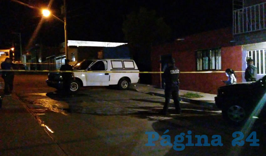 Tras varias horas de labores de investigadores de la Fiscal&iacute;a General del Estado en la casa donde ocurri&oacute; el homicidio, el cad&aacute;ver de Luis &Aacute;ngel Valtierra Mart&iacute;nez fue trasladado al Servicio M&eacute;dico Forense