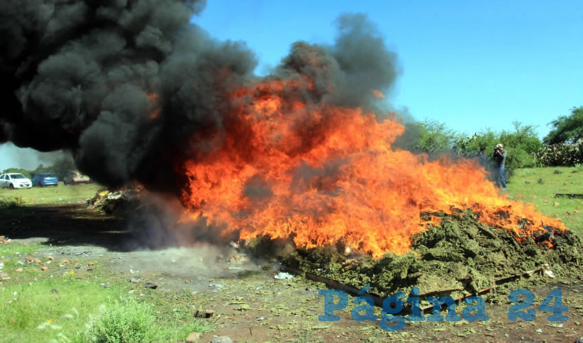Incineraron 4 toneladas 856 kilos 294 gramos 800 miligramos de mariguana, 186 gramos 329 miligramos de metanfetamina; 226 gramos 152 miligramos de cocaína; 4 kilos 760 gramos de amapola; 2 mil 295 unidades de psicotrópicos, 38 plantas de amapola y 62 plantas de mariguana. (Foto: Rocío Castro Alvarado)