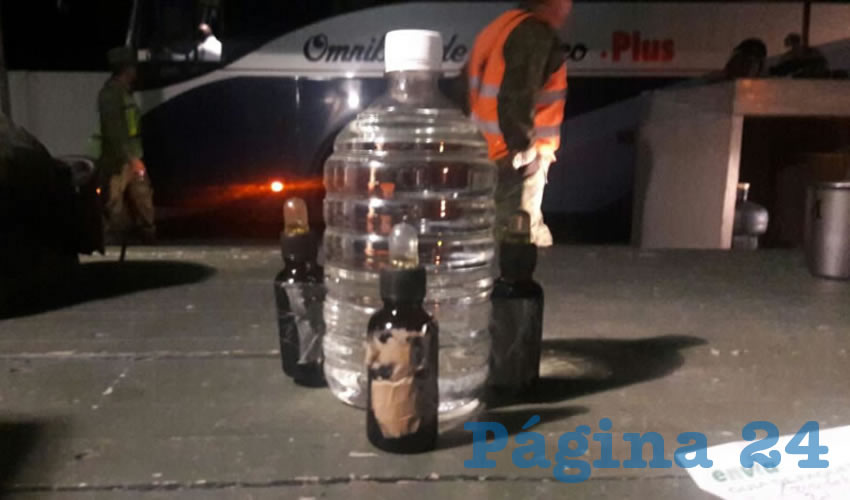En tres frascos de vidrio y un bote transportaban la metanfetamina l&iacute;quida