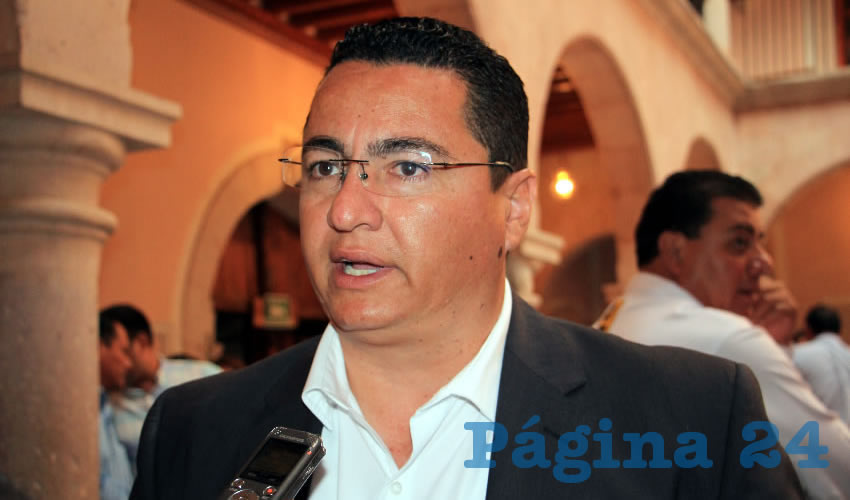 Federico Robles Sandoval, presidente municipal de Jalpa: Se tienen varios años arrastrado deudas, por lo que a la fecha se está trabajando para ver alternativas con la finalidad de no pedir ningún tipo de préstamo: “Hemos estado tomando diversas decisiones de austeridad, y esperamos que para fin de año no sea necesario pedir adelanto de participaciones o sea mínima la solicitud” (Foto Rocío Castro)