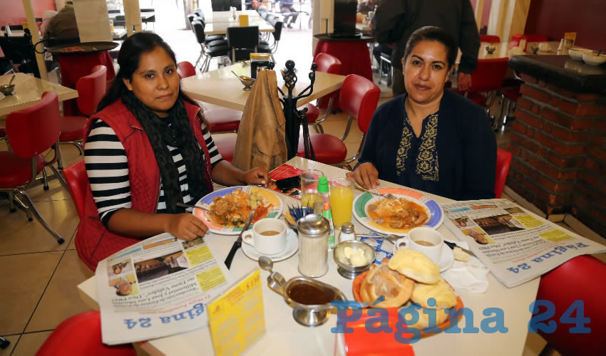 En el restaurante Mitla almorzaron Jeannette Zavaleta García y Verónica Acosta García