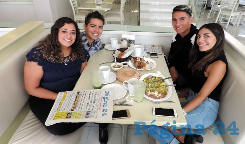 Graciela Rendón, Iván Rincón Cervera, Carlos Carrasco y Andrea Martínez compartieron el pan y la sal en el restaurante Del Centro