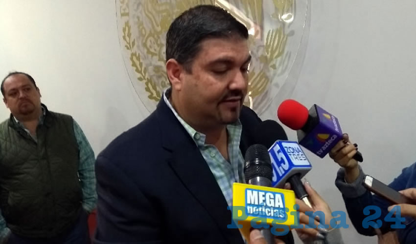 El diputado del PVEM, Omar Hernández Hernández, dijo que “bajaron” la propuesta porque en el Congreso de la Unión hay una iniciativa para reformar la ley de seguros en donde se permita el retiro de los vehículos tras un accidente, entre otras cuestiones/Foto: Francisco Andalón López