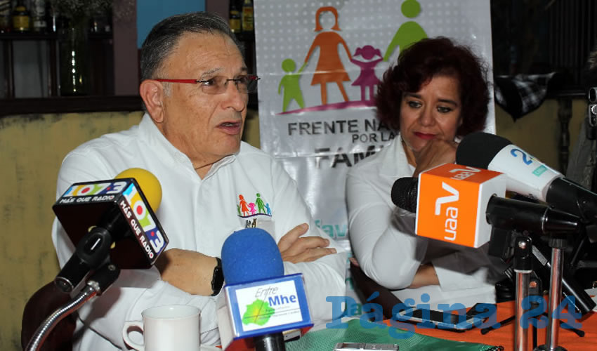 Rueda de prensa del Frente Nacional por la Familia (Foto: Eddylberto Luévano Santillán)