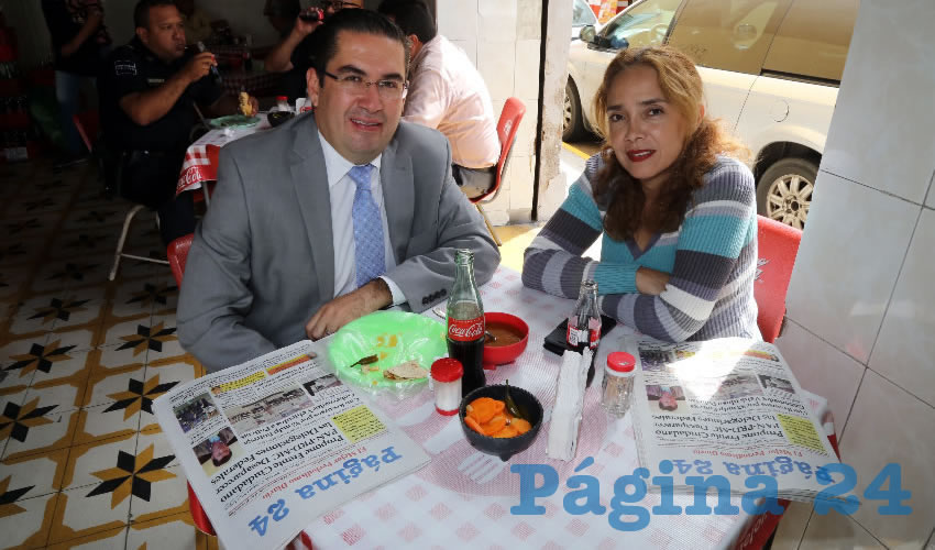 En Lonchería El Mono almorzaron Alejandro Jorge García Gómez y Karla Corzo