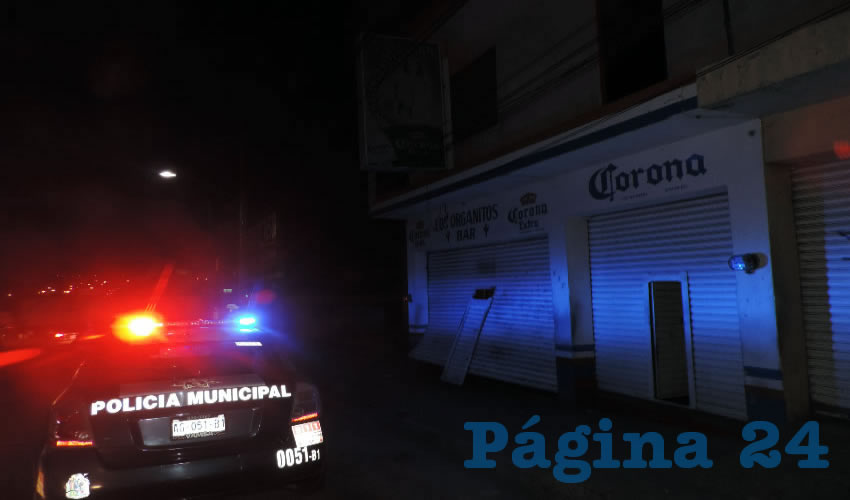 Los pillos abatieron la cortina de acero para escabullirse y robar varios objetos