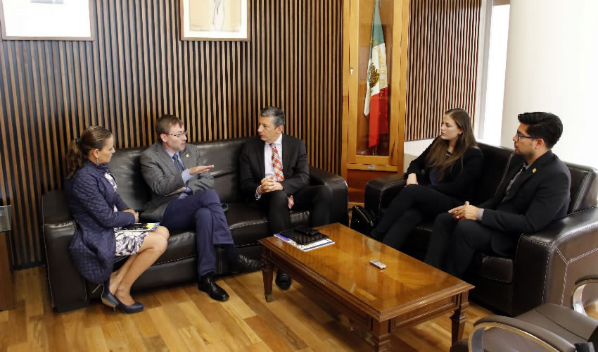Recibi&oacute; el rector Francisco Javier Avelar al decano de la Escuela de Administraci&oacute;n