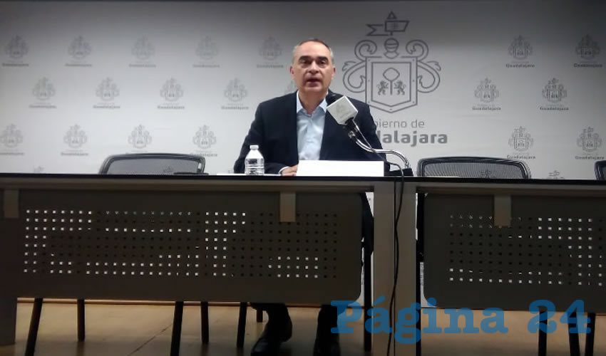 El comisario de Guadalajara, Salvador Caro, no dejó de señalar “la lentitud y las deficiencias del Poder Judicial” para emitir mandatos; pese a esto, según el 01 tapatío, la policía municipal ha tenido ‘resultados’: apenas cinco detenciones relacionadas a mandatos judiciales/Foto: Elizabeth Ríos Chavarría 