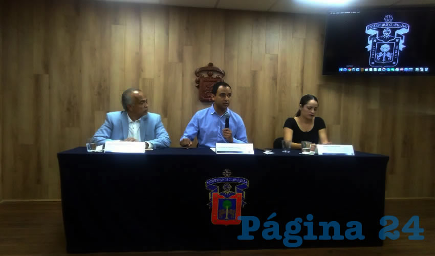 “Hacemos responsables al estado y los gobiernos locales (…); exigimos alto a la violencia, justicia para la familia de nuestro compañero Francisco Javier García, que no quede impune; no más asaltos y no más muertos. Ya basta”, tronó Jesús Medina Varela, líder estudiantil de la UdeG/Foto: Elizabeth Ríos Chavarría 