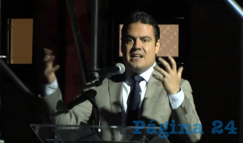 “Dejemos de decir que hay trabajo, no nos conformemos en generar fuentes de empleo, ahora lo que queremos es que estén mejor pagadas”, dijo el gobernador de Jalisco, quien además de ver cifras alegres ahora espera que empresarios y empleadores paguen más a sus trabajadores/Foto: Francisco Andalón López 