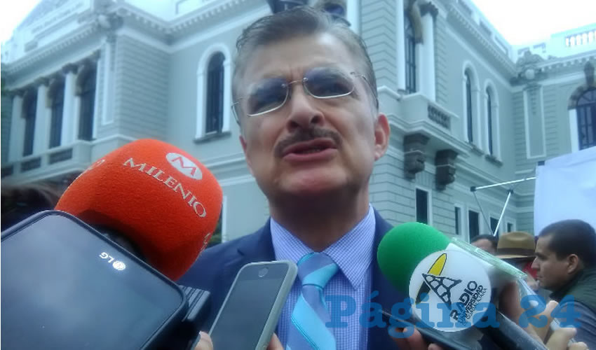 “Lo importante es que se haga la investigación, que lleguemos a la explicación de qué fue lo que ocurrió y que sigamos trabajando juntos para que ningún estudiante más se vea en ser herido o la pérdida de la vida”, pidió Tonatiuh Bravo Padilla, rector de la UdeG/Foto: Elizabeth Ríos Chavarría 