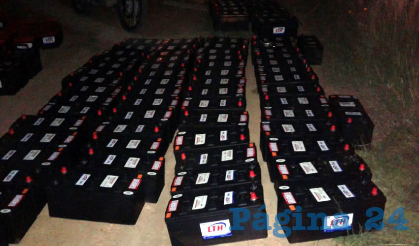 En la caja del tractocamión había 163 acumuladores LTH