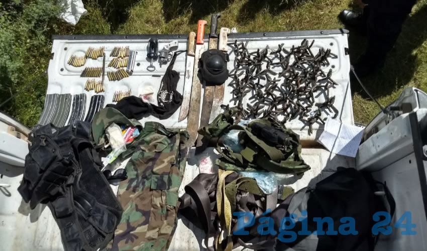 En otra acció, en Villa González Ortega decomisaron dos vehículos, 208 cartuchos útiles, 5 cargadores y 73 poncha llantas, tras repeler agresión armada