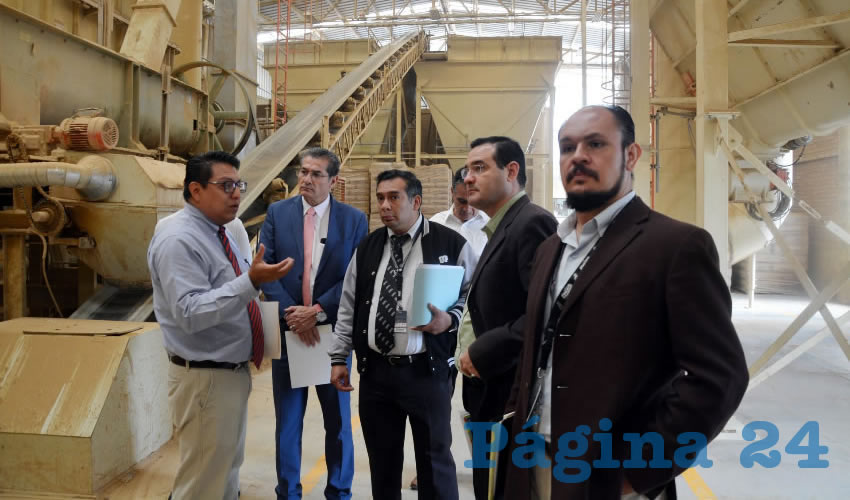 Se realiz&oacute; un recorrido por las &aacute;reas de producci&oacute;n de la empresa, distinguida porque su maquinaria fue dise&ntilde;ada por los mismos trabajadores