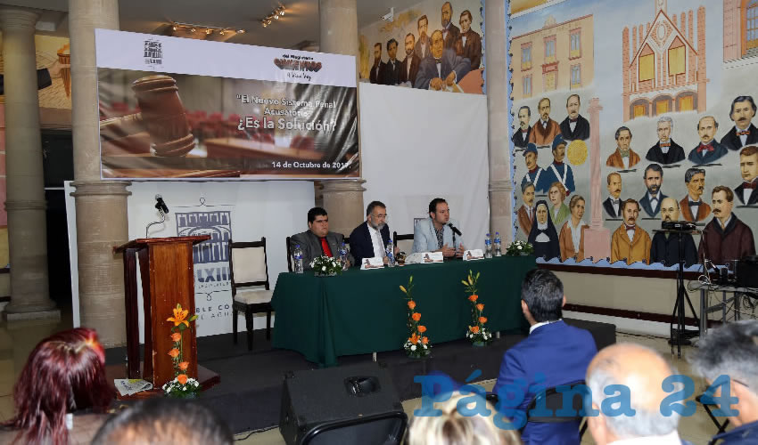 Se celebró ayer en el vestíbulo del Congreso del Estado el foro titulado “El Nuevo Sistema Penal Acusatorio ¿Es la solución?” (Foto: Eddylberto Luévano Santillán)