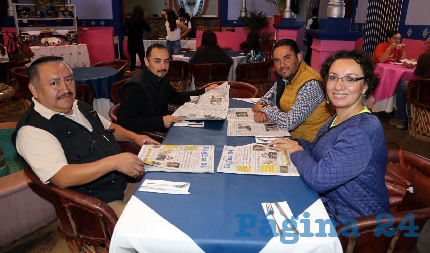 En La Saturnina compartieron el pan y la sal Fernando Salazar Reyes, Marco Gaytán Hernández, Emanuelle Sánchez Nájera, presidente del Comité Directivo Estatal del PRD; y Cristina Gaytán Hernández, diputada federal por el PRD