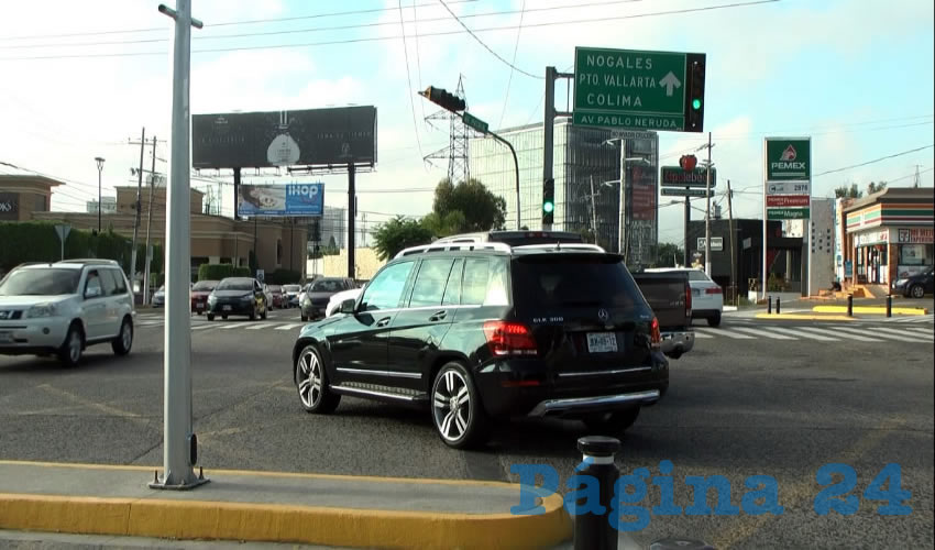 Desde que el gobierno de Zapopan implementó estas medidas crecieron los accidentes y los embotellamientos en la zona, además de la inconformidad de la gente; pese a esto, el alcalde Pablo Lemus Navarro ha dicho que esta “mejora” no tiene marcha atrás/Fotos: Francisco Andalón López 