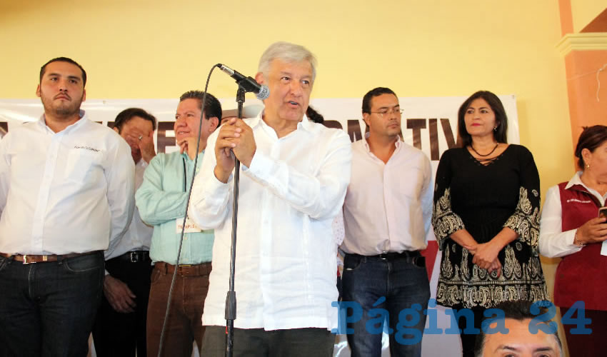 L&oacute;pez Obrador plante&oacute; que el 1 de julio de 2018 los ciudadanos podr&aacute;n decidir entre dos opciones: cambio s&iacute; o cambio no (Foto: Juan Fernando Reyes Ortega)