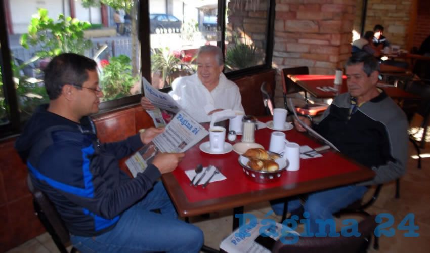 Ismael Arellano Yáñez, María del Carmen Yáñez e Ismael Arellano Díaz almorzaron en el restaurante Las Antorchas