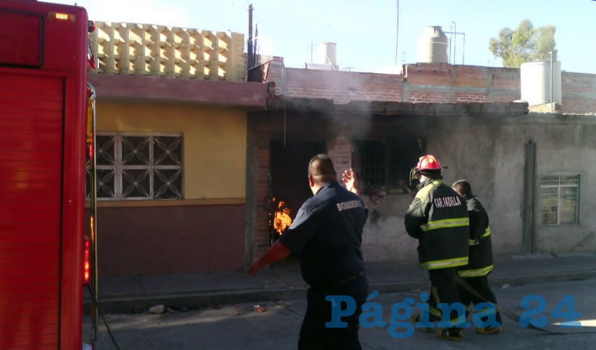 Bomberos municipales se encargaron de sofocar las llamas