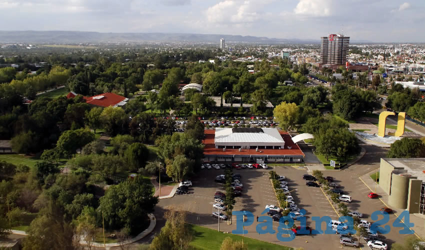 Se buscar&aacute; un mayor control del acceso vehicular a la Instituci&oacute;n mediante un distintivo para los autom&oacute;viles de estudiantes, profesores y administrativos