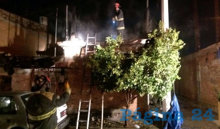 Bomberos evitaron que el fuego se propagara al resto del domicilio