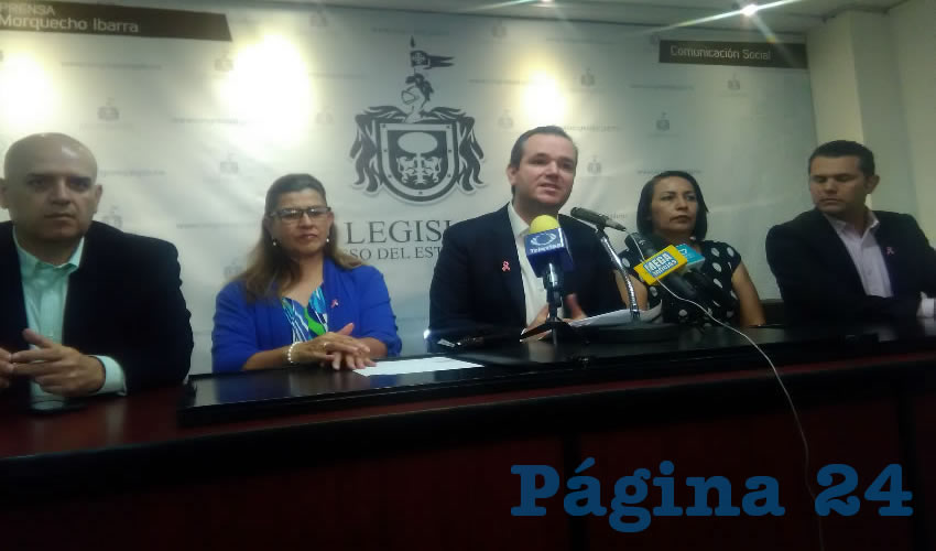 “Es una falta de respeto a quienes han sufrido violencia, es un fracaso la coordinación” entre las autoridades de Jalisco, quienes encima presumen un miserable 5 por ciento de reducción en los delitos; por esto deben comparecer el fiscal y el secretario de Gobierno, aseveró Miguel Ángel Monraz/Foto: Elizabeth Ríos Chavarría