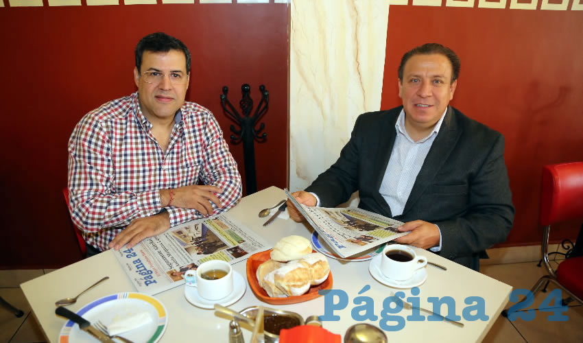 En el restaurante Mitla compartieron el primer alimento del día Humberto Zapata Pólito y Jaime Gallo Camacho, director del Implan