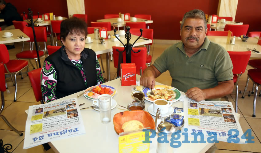 En el restaurante Mitla compartieron el primer alimento del día Guadalupe García Sánchez y Paulino García Mata