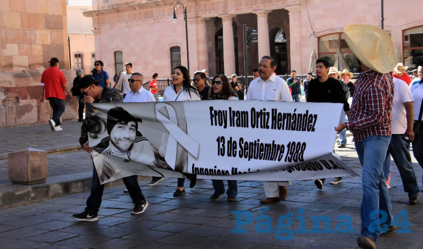 La indignación: “Ya no quiero un gobierno inepto, callado, quiero un gobierno de lucha. Ellos qué, sus hijos tiene guaruras, tienen quien los cuide. Y si esa gente no sirve en el gobierno hay que quitarla”