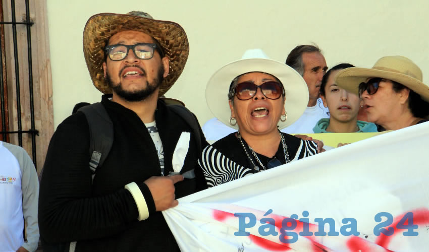 Eva Irma Hernández Barrios, madre del joven ingeniero conocido como “El Chino”, mencionó que su hijo fue un destacado estudiante y deportista