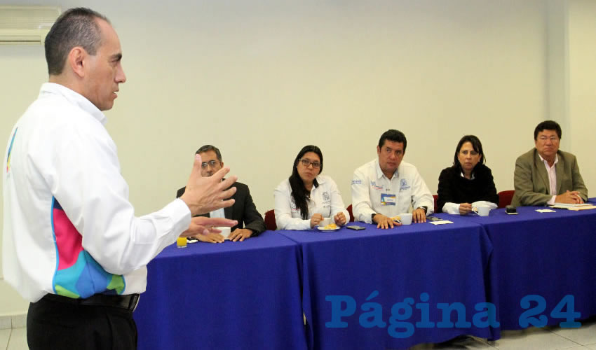 Adrián Castillo Serna, titular de la Secretaria de Desarrollo Urbano Municipal (Sedum), dio a conocer a los integrantes del CCEA los avances del esquema de Barrios Mágicos