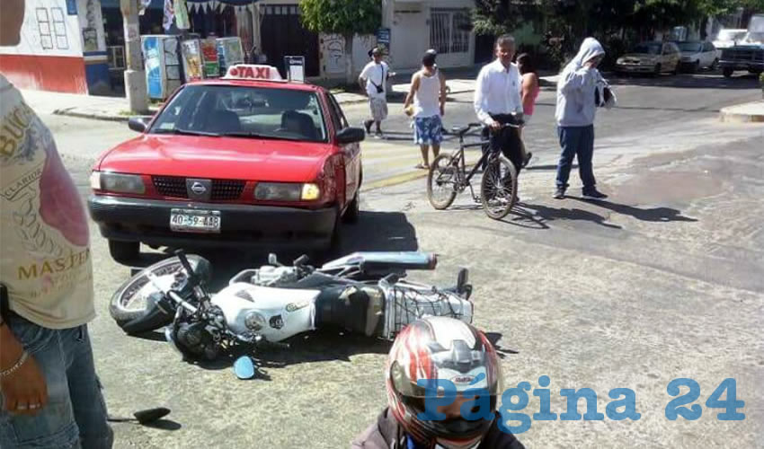 El ruletero le cerró el paso al motociclista sobre avenida Paseo de la Cruz