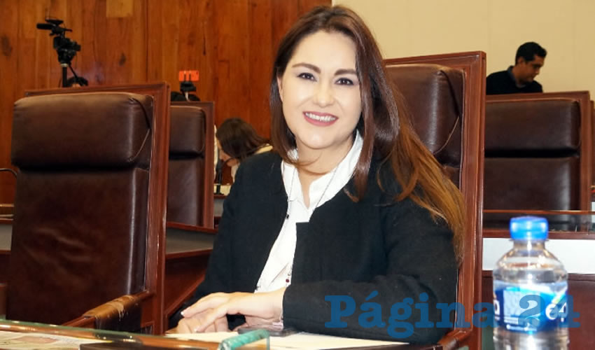 Geovanna Bañuelos: El gobernador debe cumplir su palabra, y respetar el contrato que firmó en el proceso electoral, y la petición de que cumpla no es el ámbito político, como los diputados del Partido Revolucionario Institucional (PRI) y el mismo gobernador lo hace ver (Foto Merari Martínez Castro)