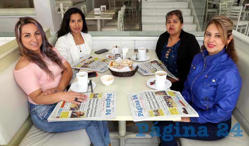 En el restaurante Del Centro desayunaron y festejaron Érika Landeros Farías, quien cumplió años; Cynthia Estefani Regis Sandoval, Martha Sandoval Campos y Tere Santos Reyes, también en su onomástico