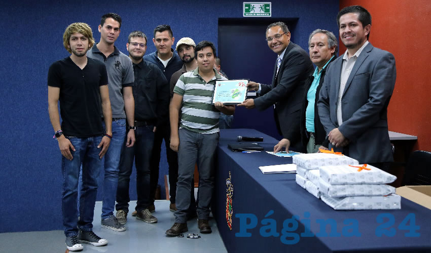 El Concurso CUCEI CanSat motiva a que los estudiantes de carreras como Informática, Computación, Electrónica, Telecomunicaciones, Robótica, Aeronáutica o Aeroespacial, entre otras, construyan un satélite del tamaño de una lata de refresco y lo eleven hasta mil 200 metros de altura/Foto: Cortesía 