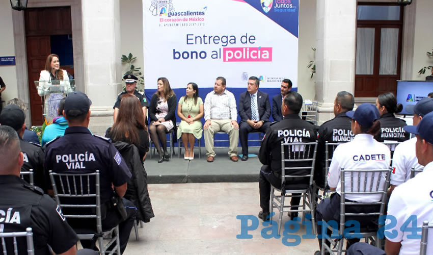 La presidenta municipal recordó que en su administración se están instrumentando estrategias de seguridad enfocadas a tener una corporación capacitada y equipada
