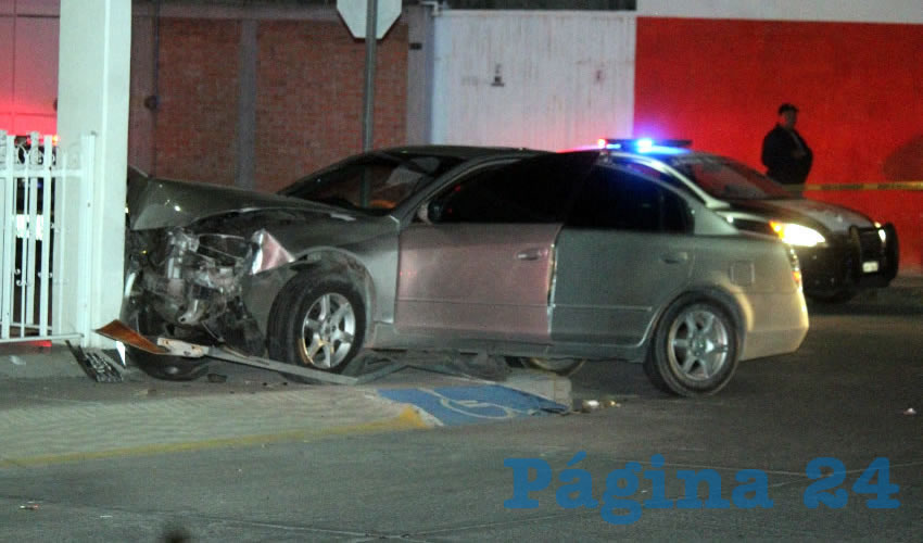 “El Chucky” perdió el control del vehículo, el cual se estrelló en el cruce de las calles Diego de Ibarra y Jardín del Estudiante, fraccionamiento Lindavista