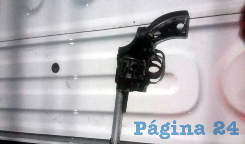 El arma que portaba Juan mientras manejaba un veh&iacute;culo robado