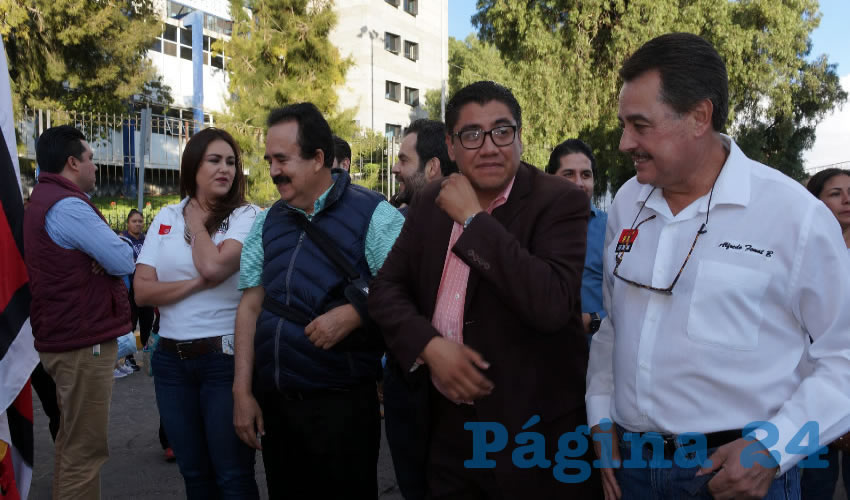 Alfredo Femat Bañuelos, comisionado político del PT en la entidad expuso al concluir la marcha que volvieron a salir a la calle porque a diferencia del presidente Enrique Peña Nieto no tienen una televisora o periódicos nacionales de su lado (Foto Merari Martínez Castro)