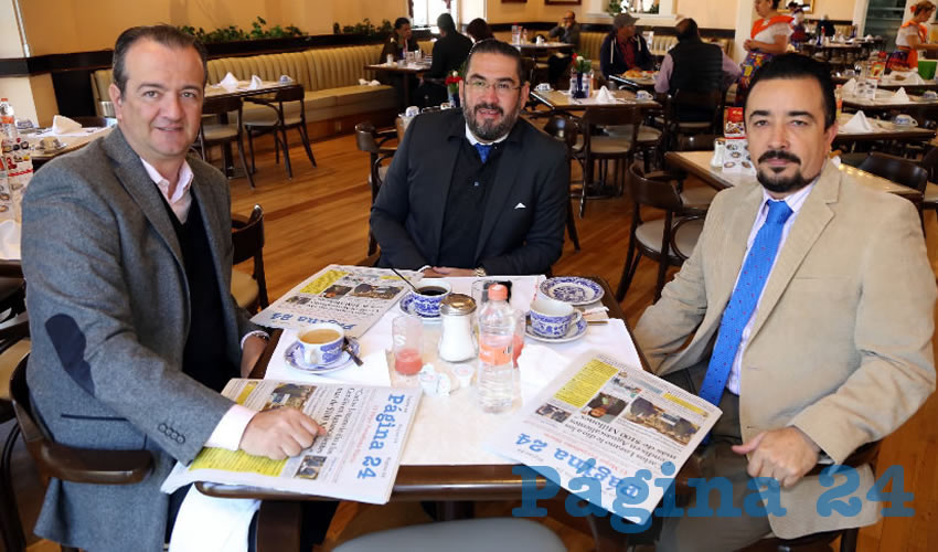 Enrique Pineda Manríquez, Alejandro García Gómez y Rogelio Burwell Garay desayunaron en Sanborns Francia