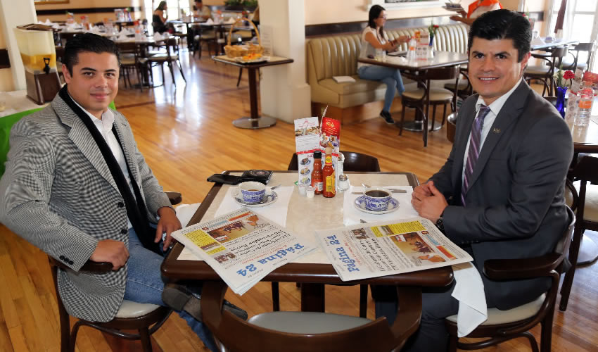 En Sanborns Francia departieron Eddie Cazares, delegado del cuerpo diplomático de Derechos Humanos Internacionales; y Humberto Ambriz Delgadillo, director del Instituto Tecnológico de Pabellón de Arteaga