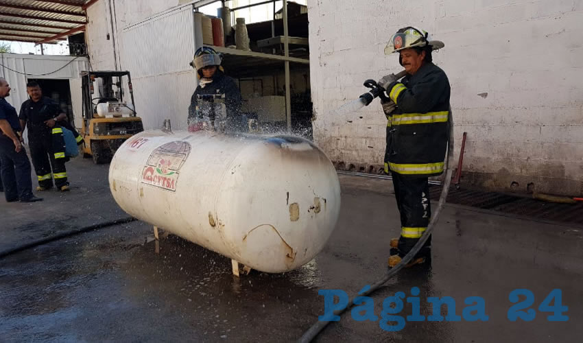 La oportuna intervención de los bomberos evitó que el depósito explotara