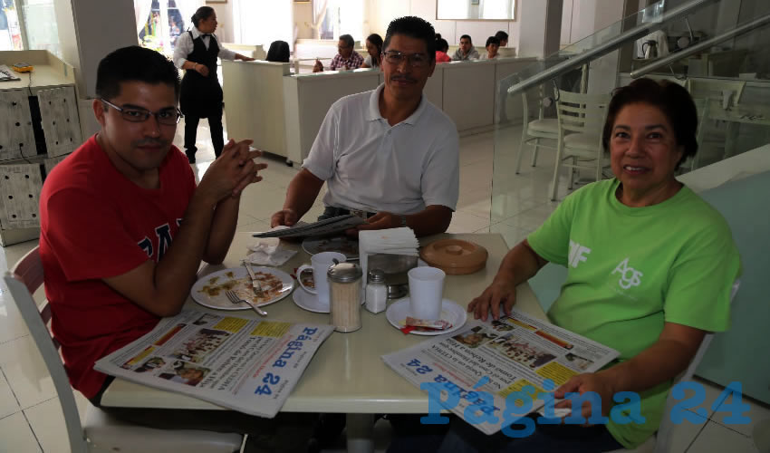 Francisco Javier Herrera Parra, Javier Herrera Sánchez y Rosa Martha Parra Gómez compartieron el pan y la sal en el restaurante Del Centro