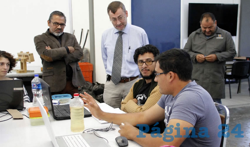 Rector busca que alumnos realicen prácticas en laboratorios de los diferentes centros académicos para ampliar los alcances de sus proyectos y una mayor competitividad
