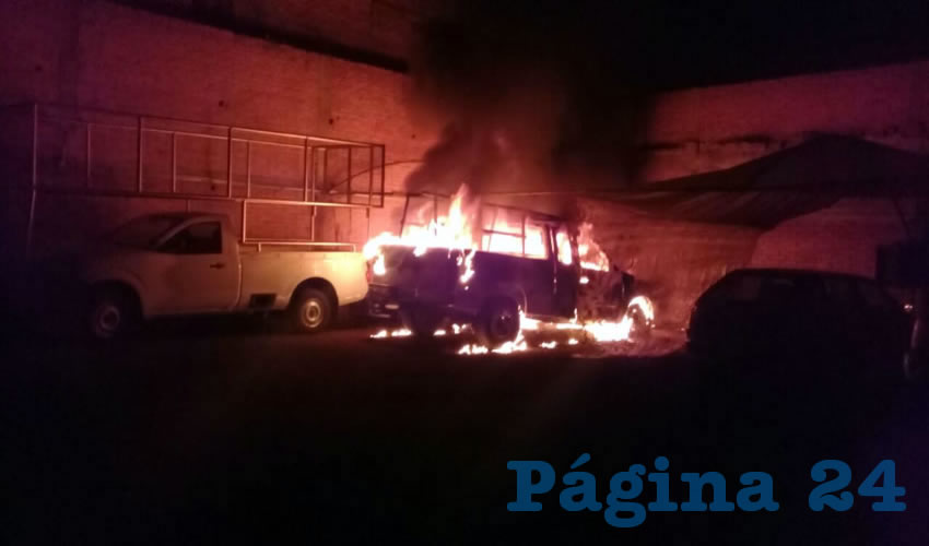 El fuego se extendi&oacute; r&aacute;pidamente por las dos unidades, pero no da&ntilde;aron otros veh&iacute;culos