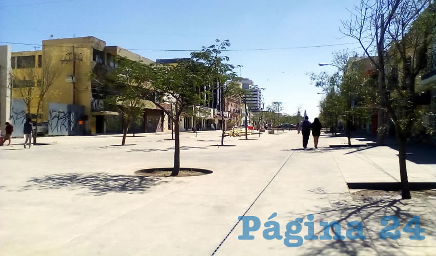 El cierre de calles por la construcción del nuevo trazo del tren ligero han provocado que la avenida Alcalde y las calles que la atraviesan estén convertidas en nido de rateros, pues el patrullaje es escaso y falta alumbrado público/Fotos: Francisco Tapia 